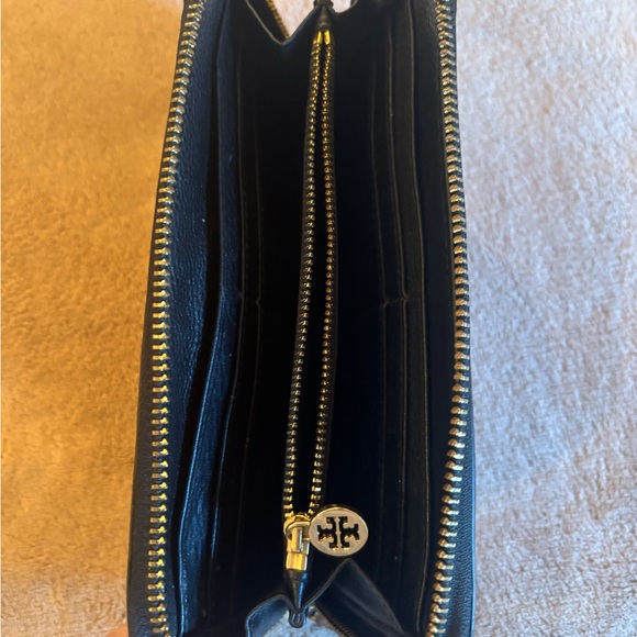 Authentic Tory Burch black leather wallet. - Picture 3 of 6